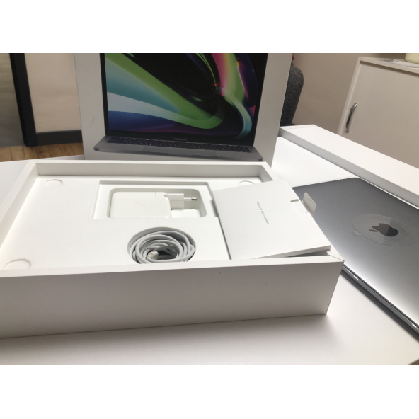 APPLE A2338 MACBOOK PRO 13 2020 M1 8GB RAM 256 GB SSD - SIFIR AYARINDA , MAĞAZA GARANTİLİ