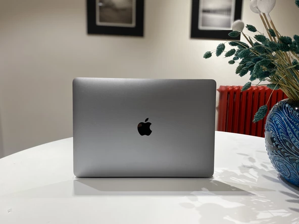 MacBook Pro 13'' 2020 M1 (A2338) Uzay Gri 8gb 256gb ssd